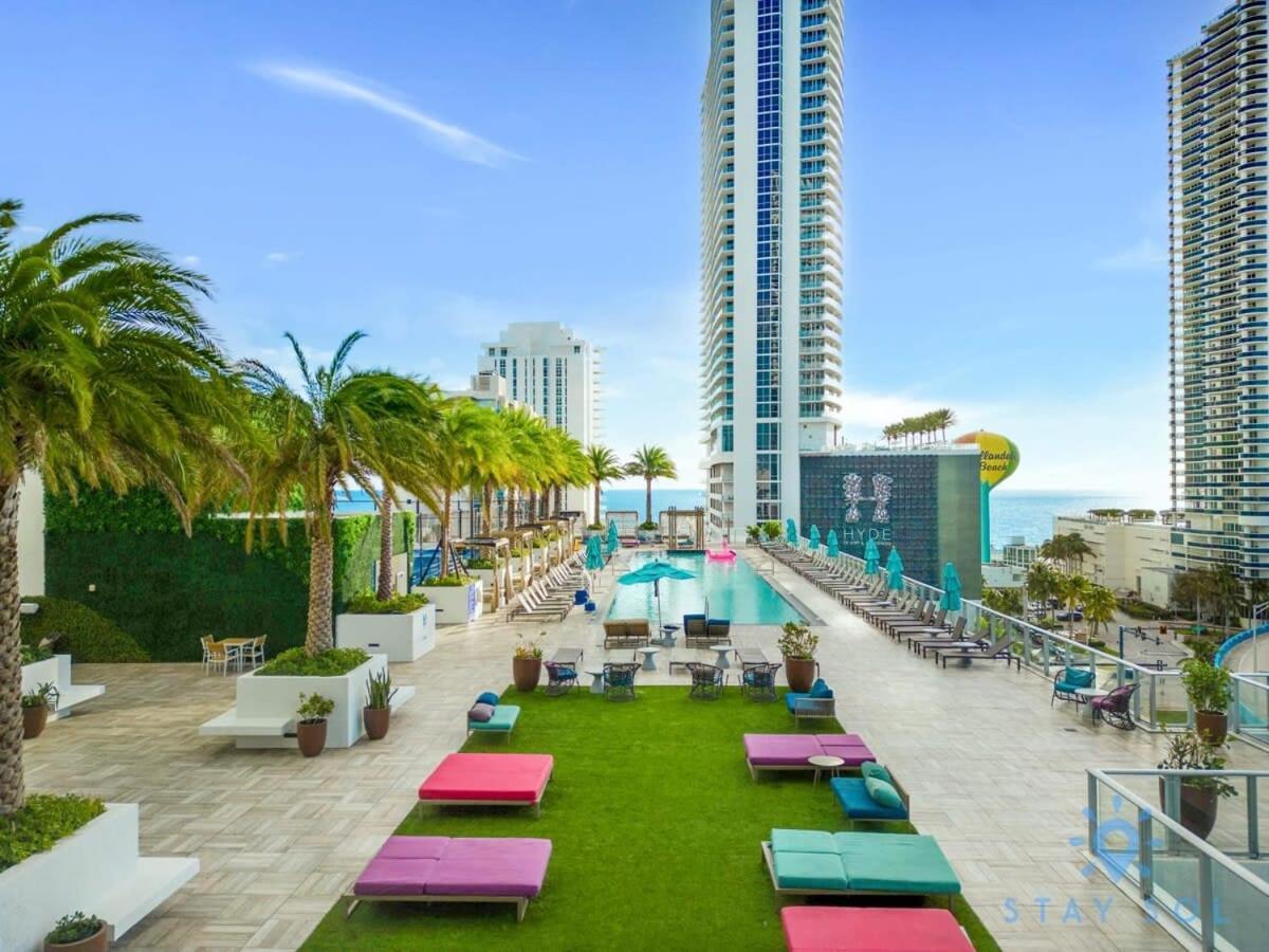 Wrap Around Balcony - Insane Views - Amazing Pools Apartment Hollywood Exterior photo