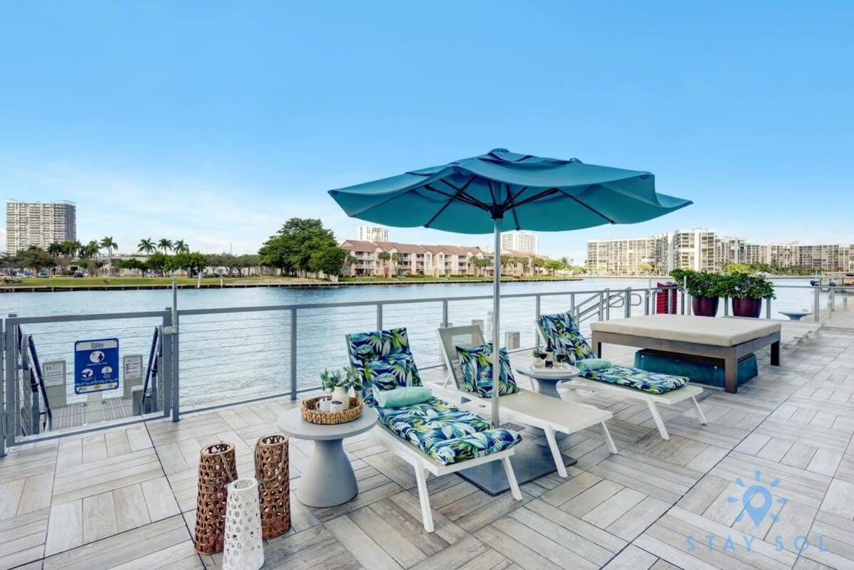 Wrap Around Balcony - Insane Views - Amazing Pools Apartment Hollywood Exterior photo
